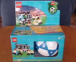 Набор LEGO 4184912 Черный автобус (+ футбольный мяч)