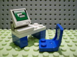 Набор LEGO 7904-10 Компьютерный стол и кресло