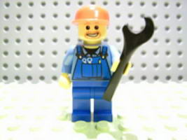 Набор LEGO 7904-20 Механик