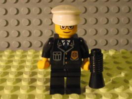 Набор LEGO 7907-23 Полицейский с мегафоом (рупором)