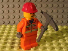 Набор LEGO 7907-5 Дорожный рабочий с киркой