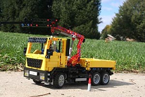 Набор LEGO Самосвал MAN TGS с краном