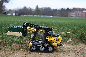Набор LEGO Гусеничный мини-погрузчик JCB 150T