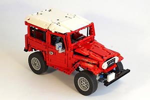 Набор LEGO Тойота Ланд Крузер FJ40 с жесткой крышей