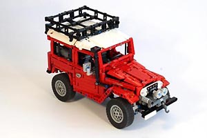 Набор LEGO Тойота Ланд Крузер FJ40 с жесткой крышей для экспедиций