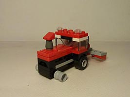Набор LEGO Трактор с плугом