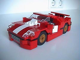 Набор LEGO Маленькая красная гоночная машина с двигателем V8