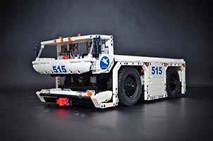 Набор LEGO MOC-4348 Тягач для буксировки самолетов в аэропорту