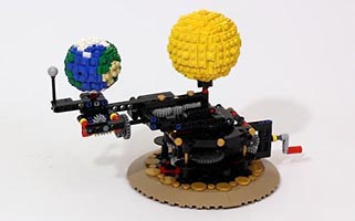 Набор LEGO Механическая модель движения Солнца, Земли и Луны