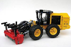 Набор LEGO 'Катерпиллар CAT-586C' - трактор с установкой для мульчирования