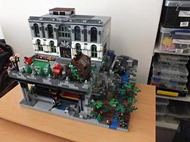 Набор LEGO MOC-4565 Особняк Брюса Уэйна и Бэт-пещера (на батарейках)
