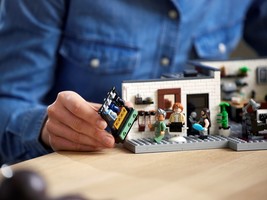 Набор LEGO Queer Eye: The Fab 5 Loft