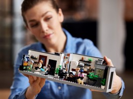 Набор LEGO Queer Eye: The Fab 5 Loft