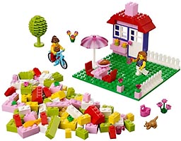 Набор LEGO 10660 Чемоданчик с кубиками для девочек 