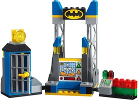 Набор LEGO Нападение Джокера на Бэтпещеру