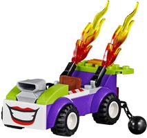 Набор LEGO Нападение Джокера на Бэтпещеру