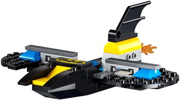 Набор LEGO Нападение Джокера на Бэтпещеру