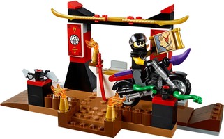 Набор LEGO Погоня на моторной лодке Зейна