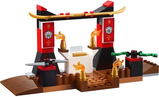 Набор LEGO Погоня на моторной лодке Зейна