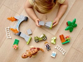 Набор LEGO T. rex and Triceratops Dinosaur Breakout