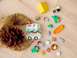 Набор LEGO Family Camping Van Adventure