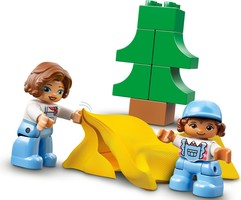 Набор LEGO Family Camping Van Adventure