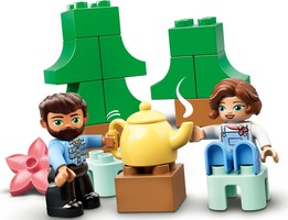 Набор LEGO Family Camping Van Adventure