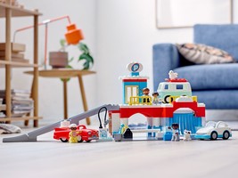 Набор LEGO Parking Garage and Car Wash