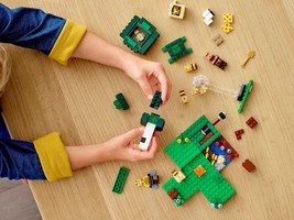 Набор LEGO The Bee Farm