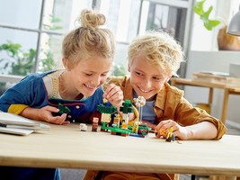 Набор LEGO The Bee Farm