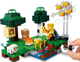 Набор LEGO The Bee Farm