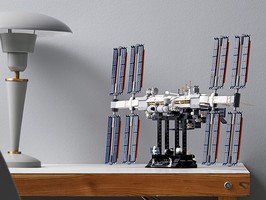 Набор LEGO International Space Station