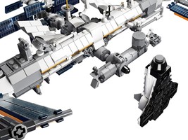 Набор LEGO International Space Station