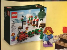Набор LEGO Christmas train and market stalls