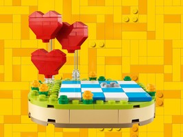 Набор LEGO Valentine's Brown Bear