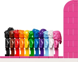 Набор LEGO Everyone Is Awesome