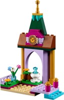 Набор LEGO Приключения Эльзы на рынке
