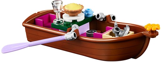 Набор LEGO Приключения Эльзы на рынке