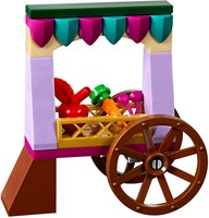 Набор LEGO Приключения Эльзы на рынке