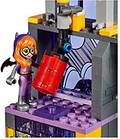 Набор LEGO Секретный бункер Бэтгёрл