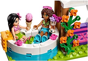 Набор LEGO Летний бассейн в Хартлейк-сити
