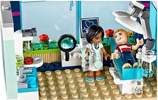 Набор LEGO Больница Хартлейк Сити