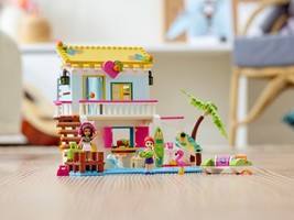 Набор LEGO Beach House with Pedal Boat
