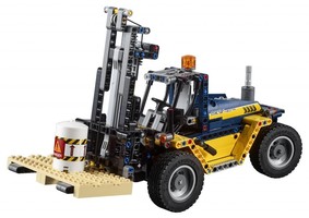 Набор LEGO 42079 Сверхмощный вилочный погрузчик 2 в 1