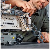 Набор LEGO Liebherr R9800 Excavator