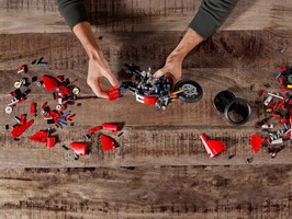 Набор LEGO Ducati Panigale V4 R