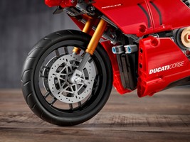 Набор LEGO Ducati Panigale V4 R