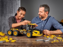 Набор LEGO 6x6 Volvo Articulated Hauler