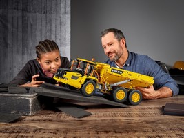 Набор LEGO 6x6 Volvo Articulated Hauler