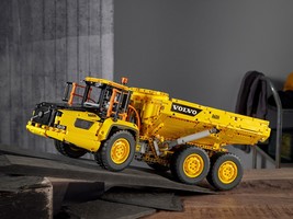 Набор LEGO 6x6 Volvo Articulated Hauler